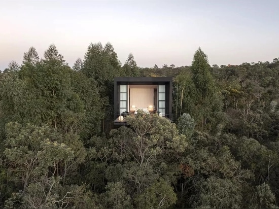 Casa Monoculo offers a take on treetop living in Brazil