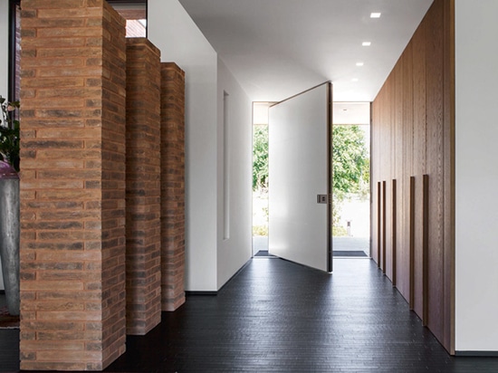 Modern Security Doors: Design and Security | OIKOS