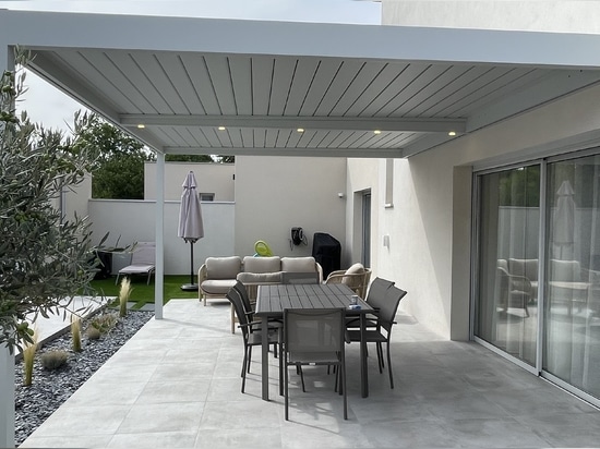 Bioclimatic pergola SPR02.2 light grey RAL7035