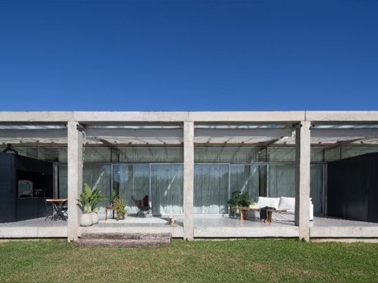 In Argentina, a grid of concrete columns is a matrix for an ever-evolving house