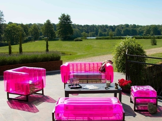 YOMI pink and black garden furniture