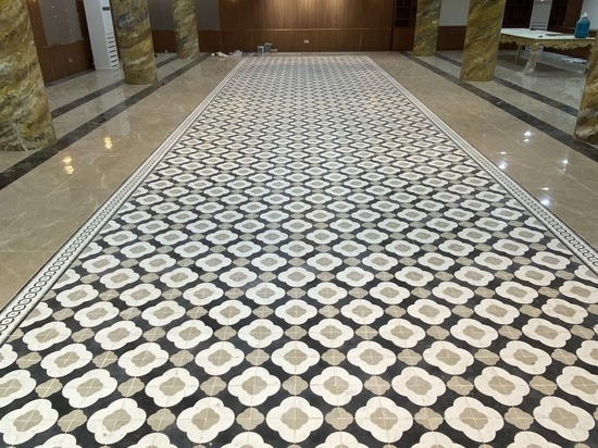 The encaustic tile carpet accentuates and harmonizes luxurious space