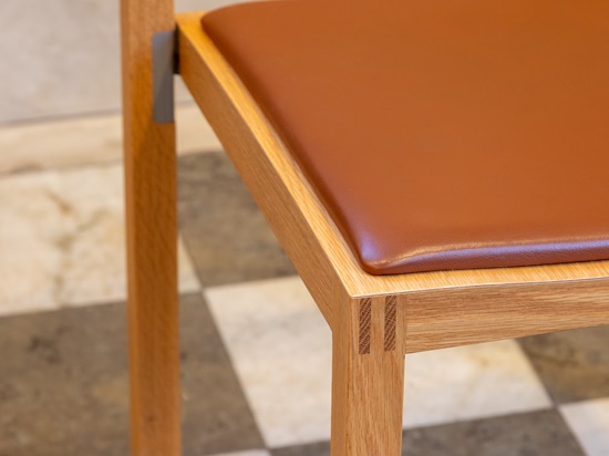 Explore the diverse features of Hela chair