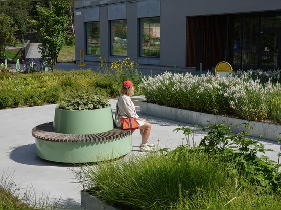 Lean Green Circular Bench, Rough&Ready Tree Isles - Stockholm (SE)