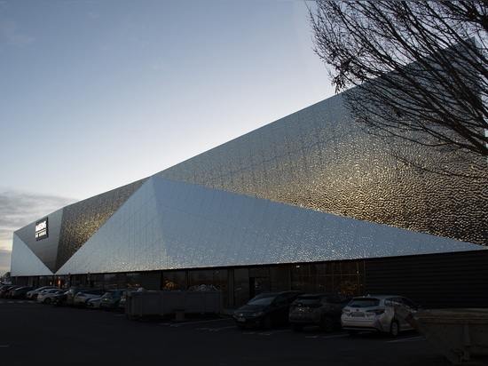 Unique mall facade with BUMPS