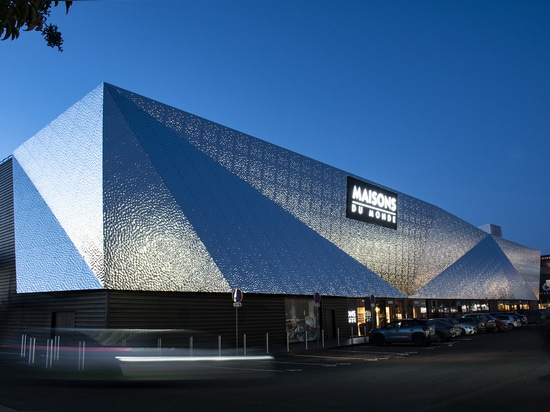 Unique mall facade with BUMPS