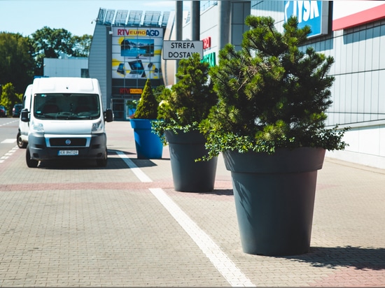 Green Parking Trends in 2024 - XXL Planters for Parking Spaces