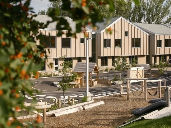 This Québec school evokes a calming atmosphere in tune with nature