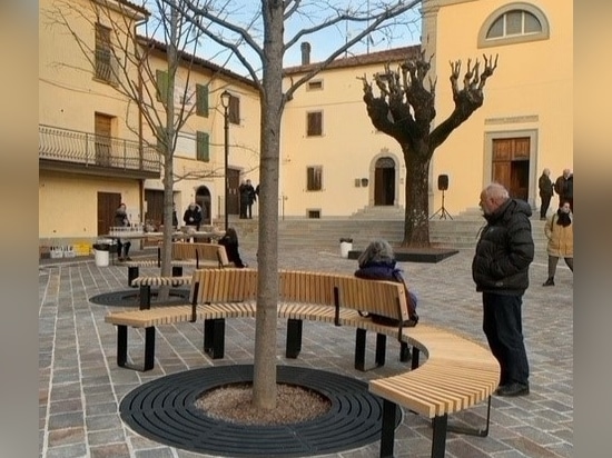 THE ART OF SHAPING STREET FURNITURE: SITTING IN STYLE AND COMFORT