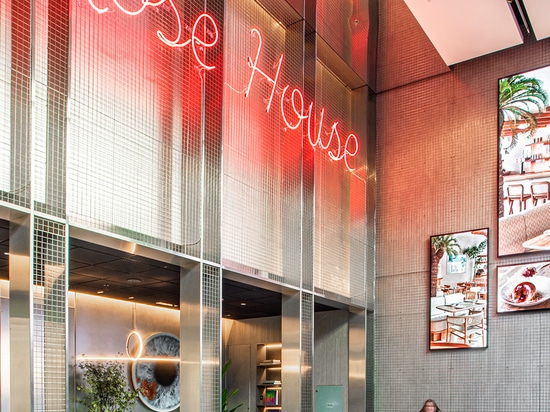 WD-570 Welded Wire Mesh cladding the walls of the Ilona Rose House in London.