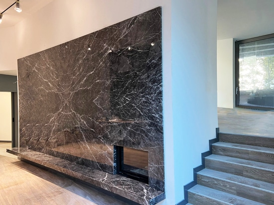 A modern villa in Slovenia with marble as a protagonist