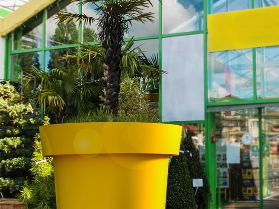 Introducing Vibrant Polyethylene Planters for Urban Spaces. A Splash of Color and Versatility!