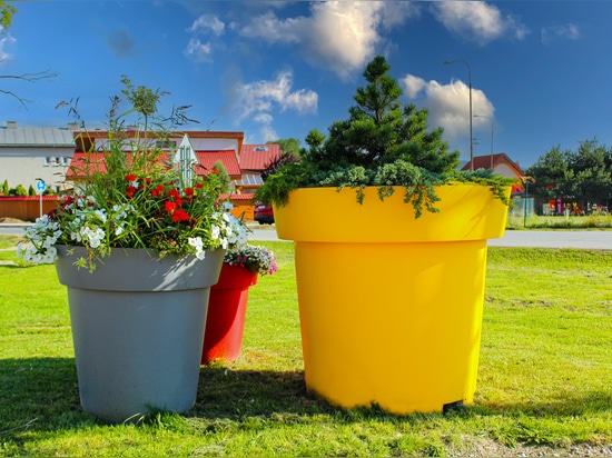 Introducing Vibrant Polyethylene Planters for Urban Spaces. A Splash of Color and Versatility!