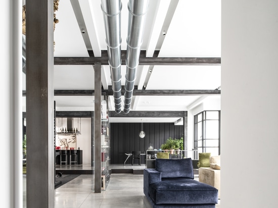 Ritmonio solutions for an industrial conversion: the former Lima train factory becomes a home, thanks to the project by Beltramelli Interior Design Studio, capable of preserving the historical memo...