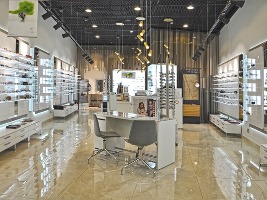 REFERENCE: Gold Jewels by JSPR decorating an optique in Kuwait | By Concept-S