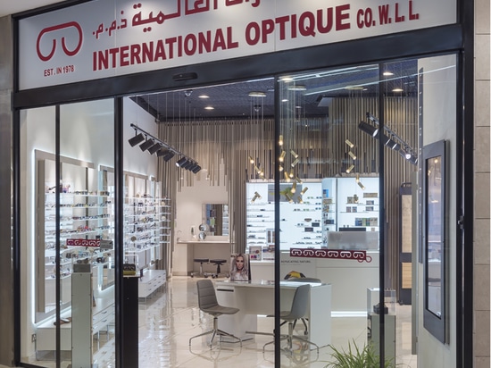 REFERENCE: Gold Jewels by JSPR decorating an optique in Kuwait | By Concept-S