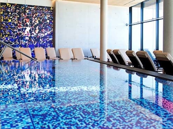 The Growing Popularity of Glass Mosaic in Wet Areas