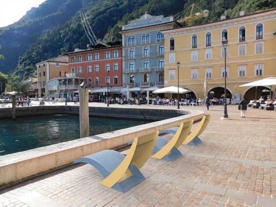 Citysi's Chaise Longue  are the way to Relax and enjoy the public spaces