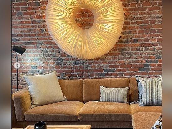 Contemporary and artisanal wall lamp