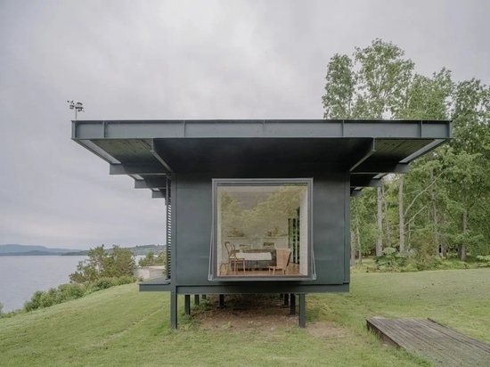 A square aperture in the primary suite, located at one end of the house, faces north.