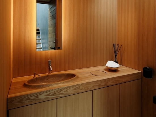 Optical Masterpiece: Hiroshi Nakamura & NAP’s Glass-Cloaked Oasis in Downtown Hiroshima