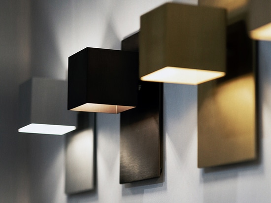 CARRÉ wall light