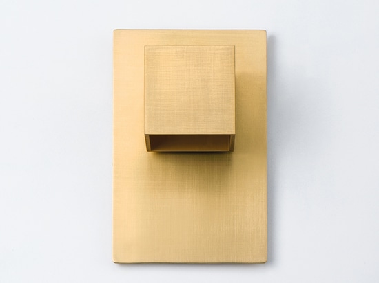 CARRÉ wall light