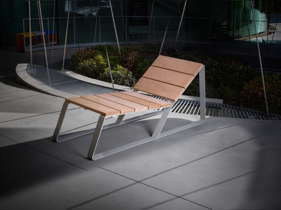 KAISEKI Lounge Chair