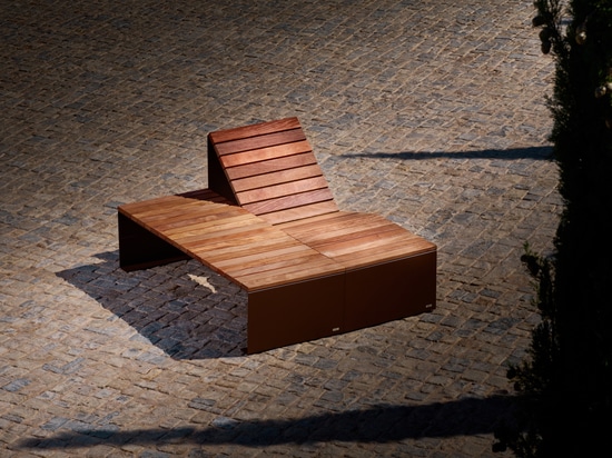 ABSOLUT/CARPET Lounge Chair