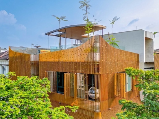 Steel Fins Create A Sculptural Facade For This Home