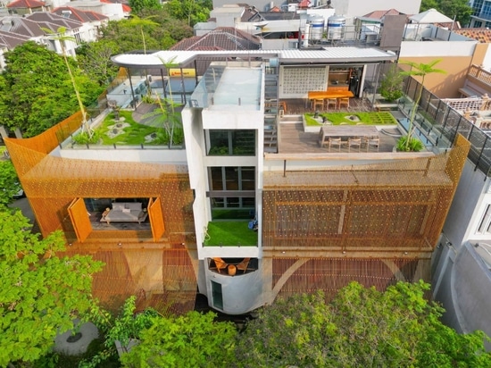 Steel Fins Create A Sculptural Facade For This Home