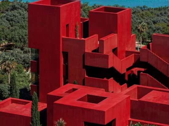 There is a “new” Muralla Roja, and it’s in Albania