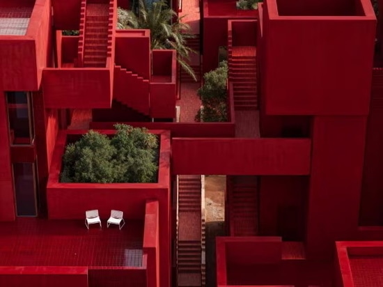 There is a “new” Muralla Roja, and it’s in Albania