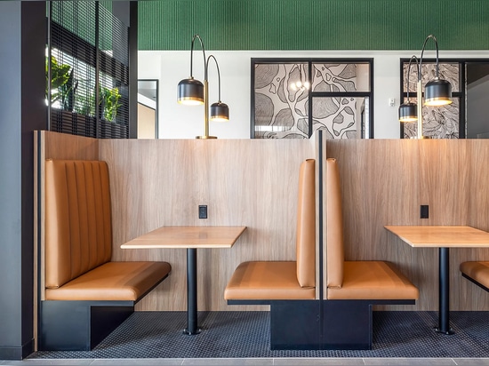 The indoor planter features the Banker WDZ-539 welded wire mesh as a trellis in this coworking space.