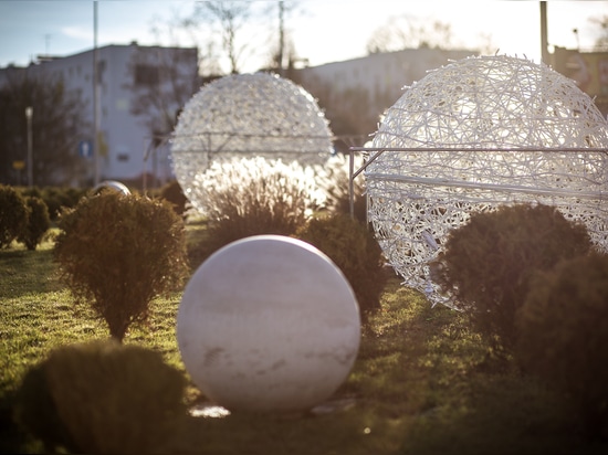 Openwork Spheres: Versatile Urban Decor for All Seasons