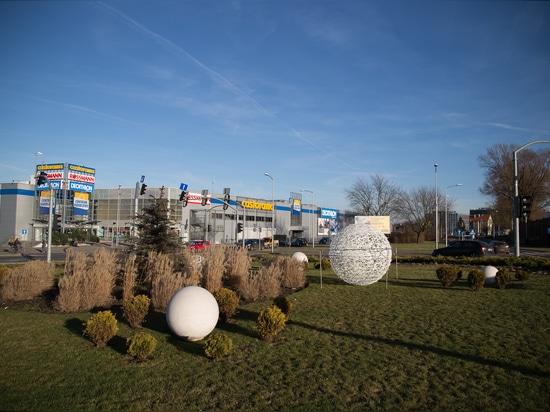 Openwork Spheres: Versatile Urban Decor for All Seasons