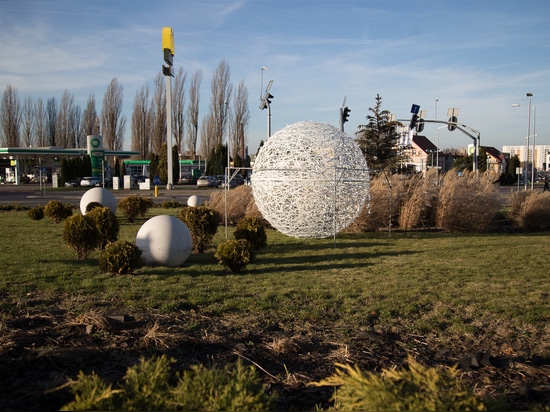 Openwork Spheres: Versatile Urban Decor for All Seasons