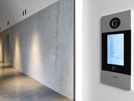 AVE home automation in a seaside apartment: design, comfort, and technology