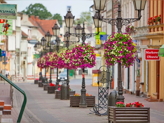 Lamp Post Planters: Blooming Above the Streets