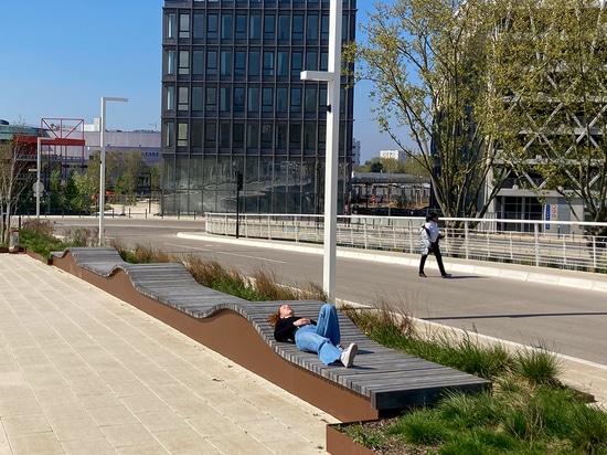 Solid Podium Surf Isles - Louafi Bouguera Olympic Bridge, Paris