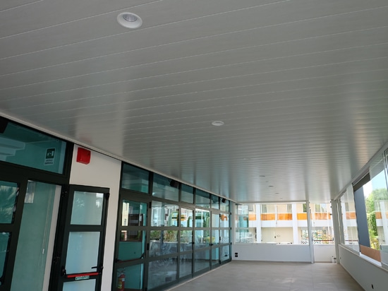 Atena covering system for facades and metal ceilings