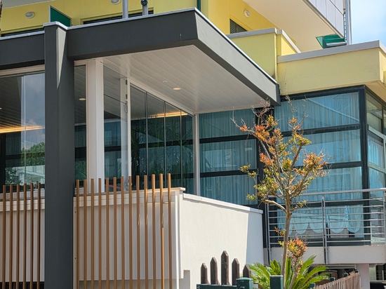 Atena covering system for facades and suspended ceillings