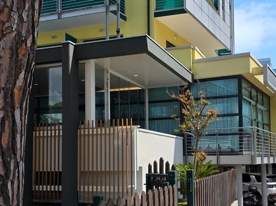 Atena covering system for facades and suspended ceillings