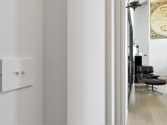 Toggle controls and Wi-Fi video intercom by AVE for a contemporary-style villa