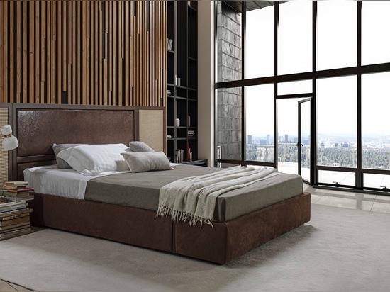 Bed with Vienna straw headboard