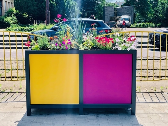 Custom Color and Civic Impact in the Language of Planters