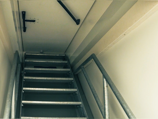 Thermally Insulated Roof Access Hatch at Porsche Service Factory Deventer (NL)