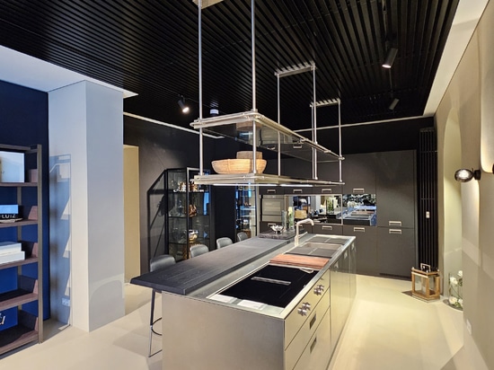 Atena metal staves