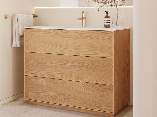 Gaia Freestanding Right