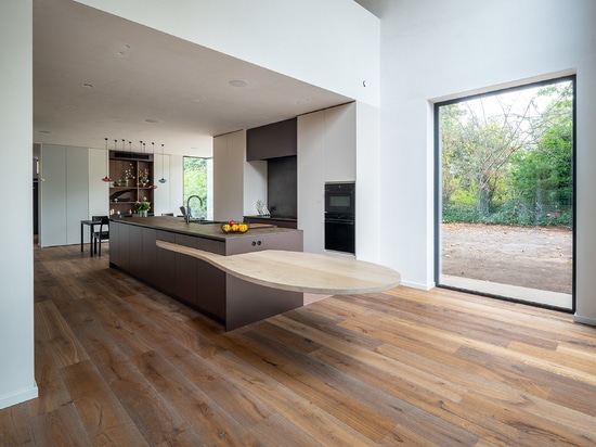 Dennebos Flooring reclaimed oak flooring in R.08 color